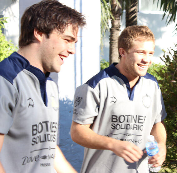 BotineSolidario's tweet photo. @p_lanzani y @nico_riera por #BotinesSolidarios, ¡gracias genios! http://t.co/slcb5v1DsV