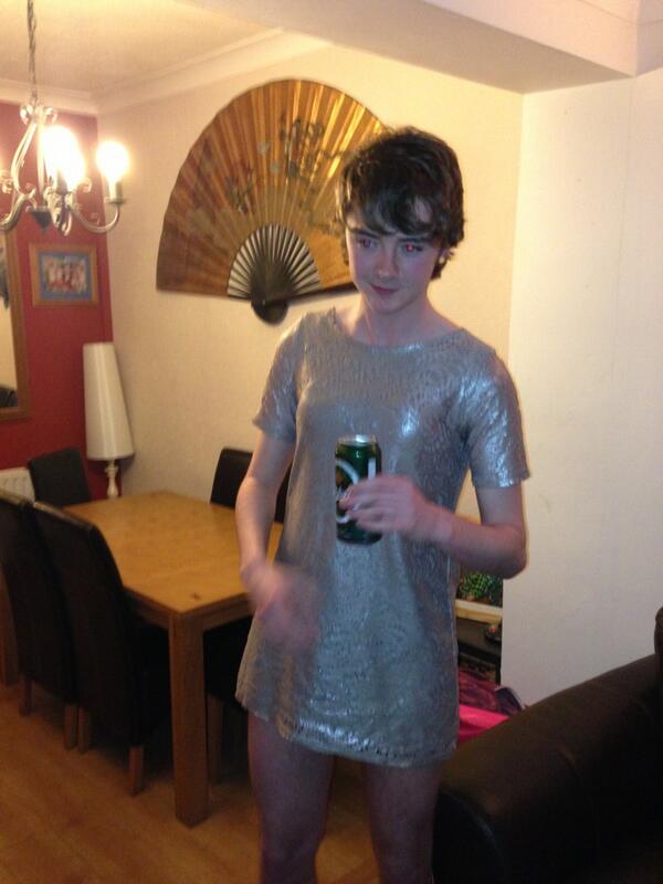 06Wolfy's tweet photo. If carlsburg did transvestites @stewartshannon1 @aimeecairnsxx @gemwilsonx @Daniellogsdon92 @dean_pepper @jodietea http://t.co/6GiVaHDbNr