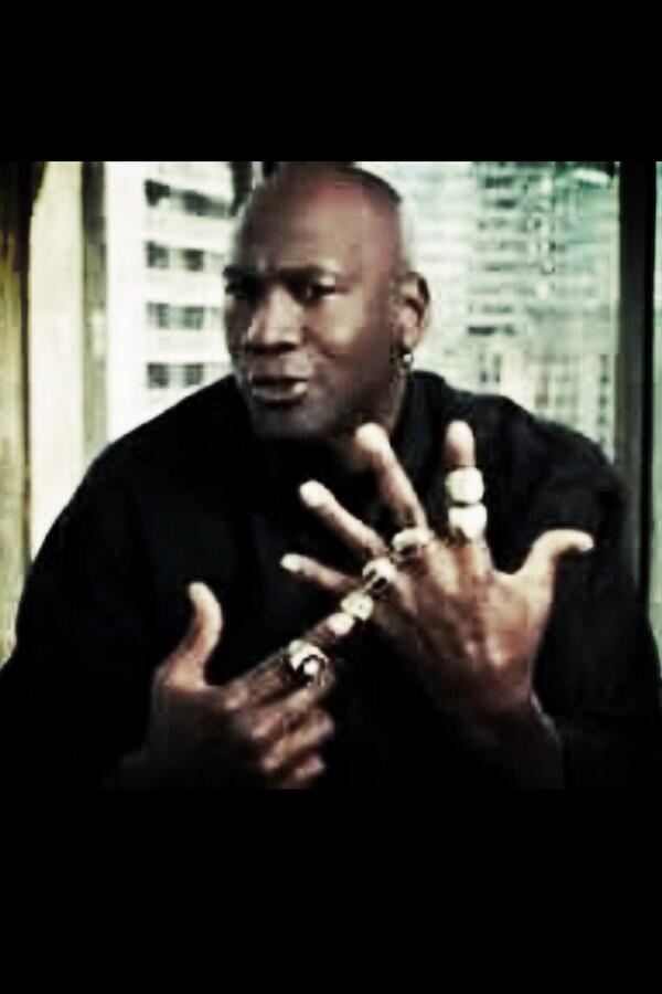 mems808's tweet photo. #michaeljordan flashing his bling. #chicagobulls #bullsdynasty http://t.co/da6leCl83X