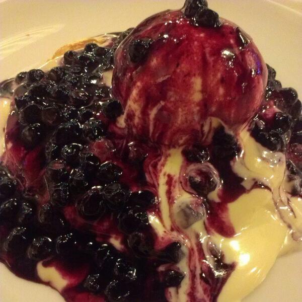 MasterKuliner's tweet image. Blueberry chese pancake #food #ceritaperut #pancious #bandung by danispun #kuliner  (@ceritaperut)