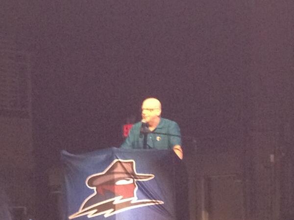 LenAntonini's tweet photo. Len setting the story straight about the fat ass joke at the Thunder Dinner http://t.co/8RfcajJMhn