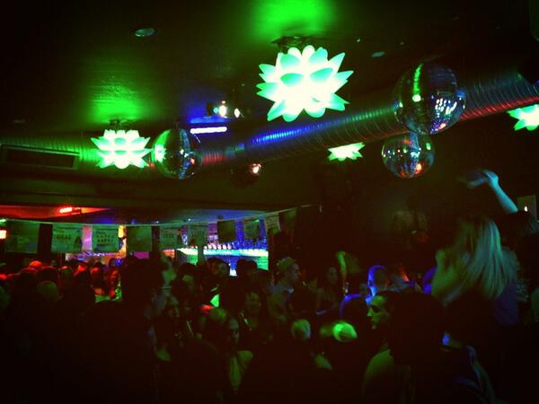 It's getting wild in hereeeee!

Dj Kamikaze's on a sick house set!
Some Reggae on deck next.