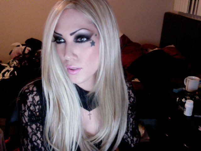 I think im a great blonde!! Im on my way to Alice in wonderland party ay bar sinister in hollywood!!<a href="/tag/keepyourclotheson"class="tags"><span>#keepyourclotheson</span></a>