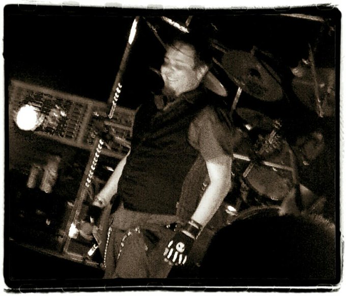 I just saw a decent show from a MTV type band. Damn I am old &amp; out of the loop! http://t.co/i584QqUf<a href="/tag/military"class="tags"><span>#military</span></a>
