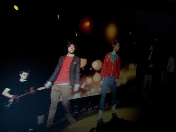 alaskanebraska4's tweet image. This is what the child is watching on vevo. #torture #onedirectionlive