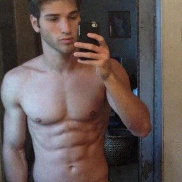 HottestDudes's tweet photo. #abs http://t.co/pYVqO4nhD1