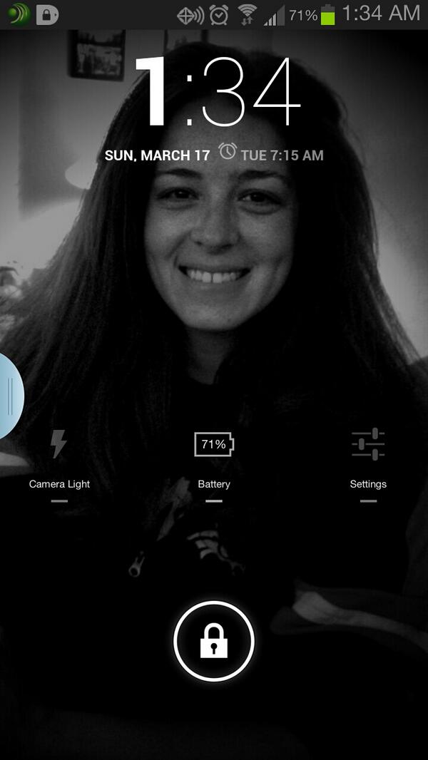 Trizzle5586's tweet image. This is my current lockscreen setup on my #Note2! I love #WidgetLocker - it feels like #StockAndroid w/o any #ROM! =)