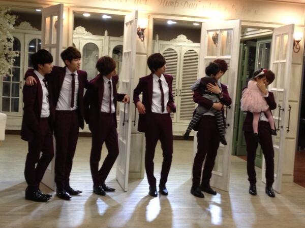 hellobaby_7's tweet photo. 울 아기들과 아빠들^^
12화도 기대해주씌라~!!!♥ http://t.co/EqzEdyZPBL
