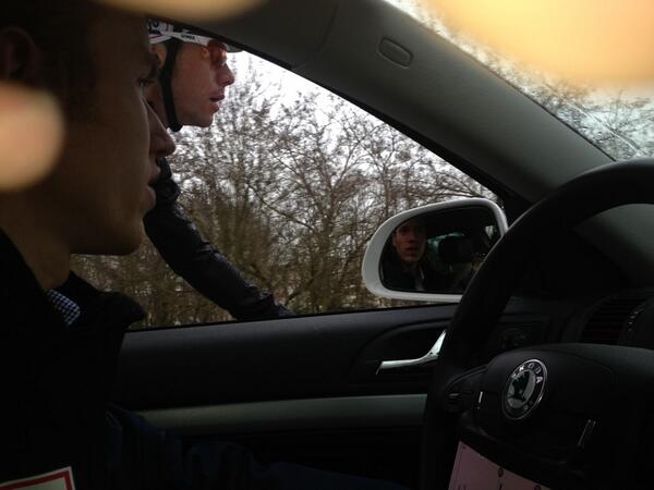 picnicpostnl's tweet photo. View of team manager @iwanspekenbrink #MarcReef talking tactics with #RoyCurvers. http://t.co/YV0pepdiO4