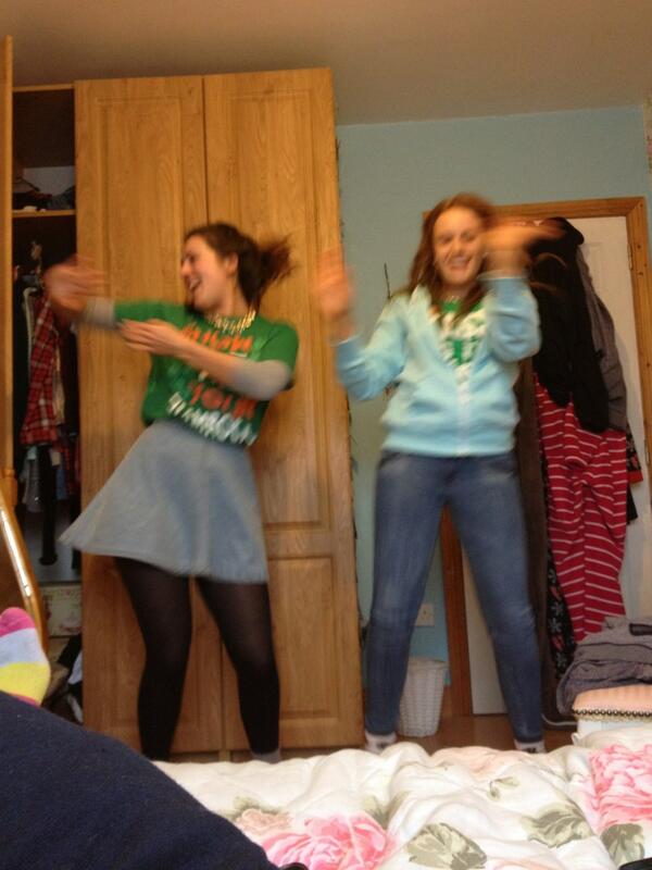 CaitlinMooney_'s tweet image. warming up for later yeah @garveyy_ @HannahRegannn  #lacked