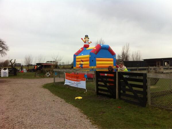 dagjevaren's tweet photo. #NLDoet op de @TheetuinHHH iedereen lekker buiten aan het werk http://t.co/ynlbHaKQED