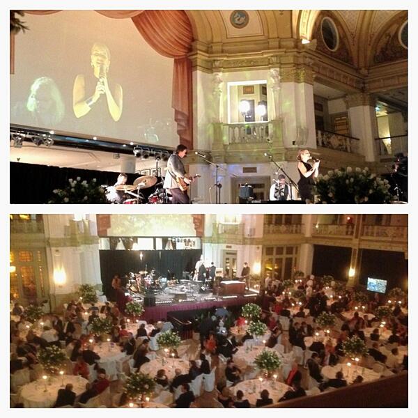 Bijzonder om gister op te treden bij het #ALSjaarDiner. Leuk je weer te zien <a href="/timknol/">Tim Knol</a>! En trots op jou <a href="/PaulLoete/">Paul Loete</a>!