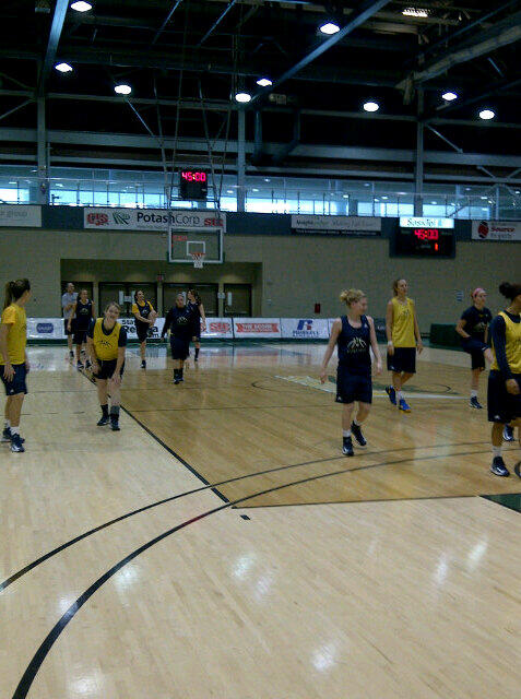 WindsorLancers's tweet image. GAME DAY! The ladies have hit the court for a morning practice. #drivefor3