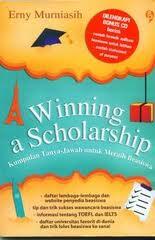 BackpackerLMPG's tweet photo. Menemukan buku kak @ErnyMurniasih kembali diantara tumpukan buku di pameran. Semangat lagi mengejar beasiswa :-) http://t.co/deIFL8wuCK