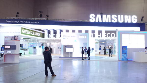 이번 국제냉난방공조 전시전에서 고효율 공조시스템 DVM-S, 빌딩에너지관리시스템 ZENSYS 2.0 및 가스히트펌프 GHP를 선보였습니다. 특히 DVM-S는 COP 5.99로 국내 최고효율을 획득했습니다