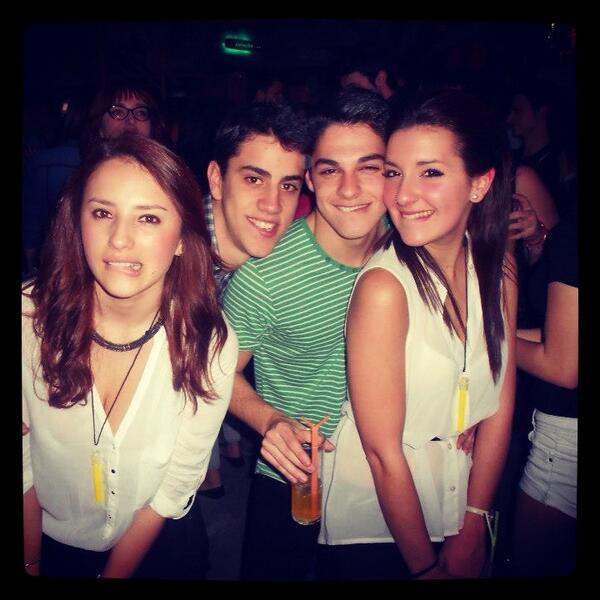 adrianserranose's tweet photo. olé! olé! @MariioRM @Nata_rohe @pilarnb93. @newmalalts #MediterraniShore http://t.co/ChtkQ6enG4