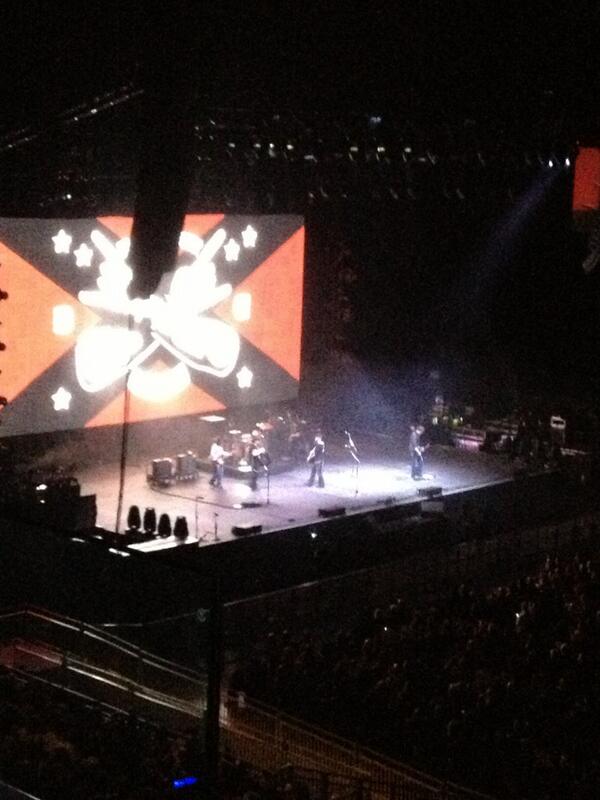 sarahwadey91's tweet image. Totes rocking out to @BrantleyGilbert in the booth O2 let us in!! #thankso2 #lifeisamazing. @Lisa2294 @zooeee21