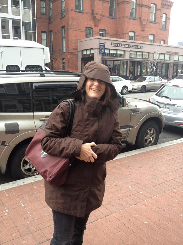 findingnemo_han's tweet image. Mom can't hang with the dc weather #noteventhatcold #sandiegogirl