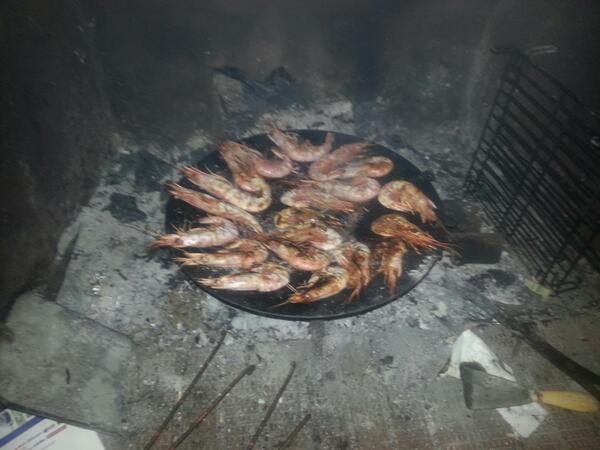 angel_grillo28's tweet photo. Cenita de ayer en el campo http://t.co/hwq179xnAe