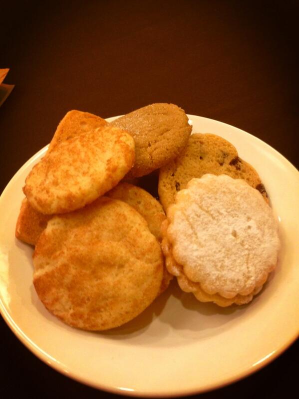 msworld5000's tweet image. #ccon can't wait for closing remarks by fierce diva @carolqueen  #cconck -loving my tea &amp;amp; cookies I'm a cookie whore