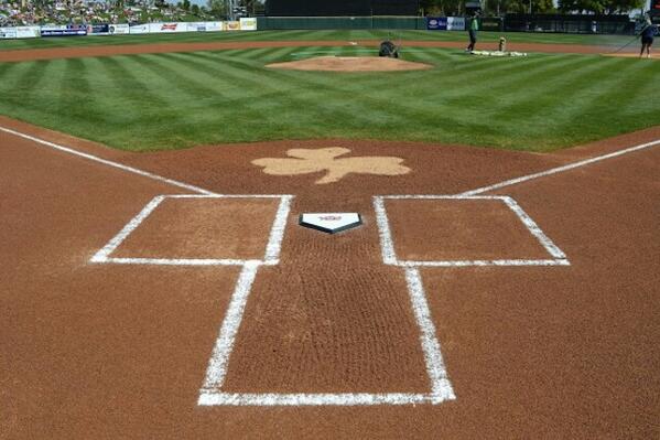 MLBPics_'s tweet image. Happy St. Pattys day!