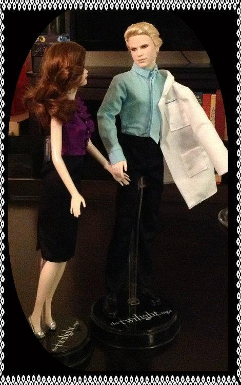 TwihardMuser's tweet photo. SHUT UP AND TAKE MY MONEY! #Twilight #Carlisle #Esme #Dolls http://t.co/T6l4uMWUWh