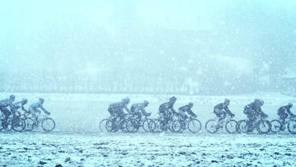 vincenzonibali's tweet photo. Uno dei momenti in cui ho pensato di avere sbagliato sport!! 🏂🏂🏂 http://t.co/9SIxFoxiKs