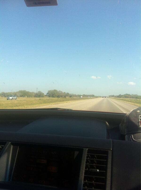 HaleighShyanne's tweet image. Nothing for miles. #boringdrive