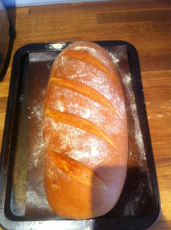 LiamYiu's tweet photo. @Hollywoodbaker first time baking with your bloomer recipe #nailed http://t.co/yCexGaSK0W
