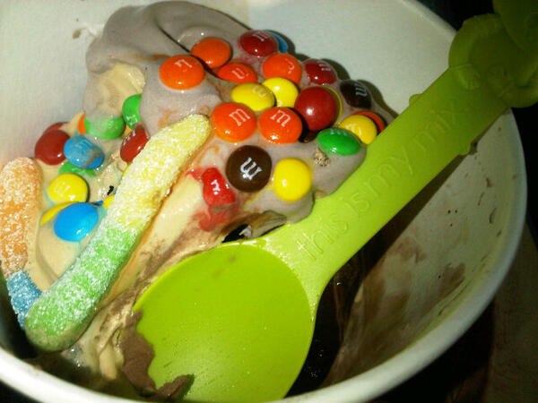 shawnagrayer's tweet photo. Omg so good;) #Menchies #icecream #candy yummmmm<3 http://t.co/nkrOor8YCP