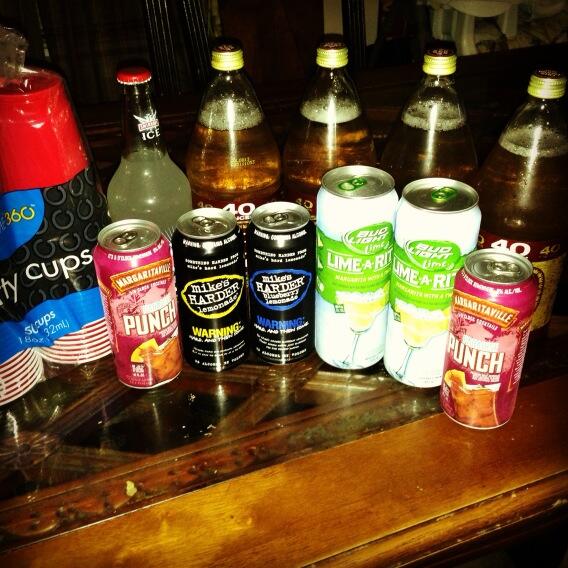 AysiaXOX's tweet image. No liquor had to resort to the gas station #BeerPongTime  #RedSoloCup 👌🍺