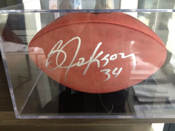 robjcelliott's tweet photo. @Shane_Eli always think of you when I see this ball http://t.co/jSFvSsywnZ