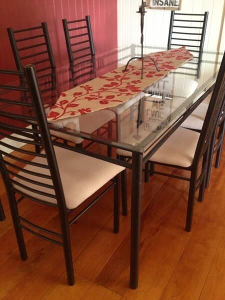 MidgeyJ's tweet photo. Anyone need a dining suite and coffee tables??  http://t.co/EZ4qLCy1VD http://t.co/HL6iykc2tY
