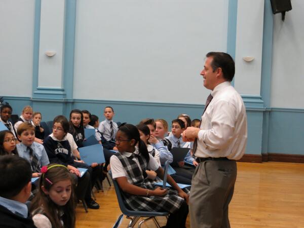 BrianCurranNY's tweet image. Spent time with #StRaymonds students in #EastRockaway, guest teaching state govt &amp;amp; answering some great questions.