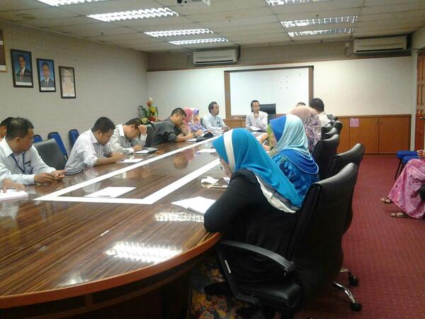 AADKSelangor's tweet photo. @AADKMalaysia @KP_AADK  morning meeting http://t.co/P2kQlzWHUR