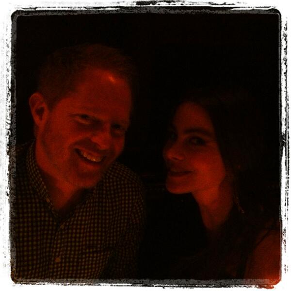PremiosEmmy's tweet photo. Modern Family: @jessetyler y @SofiaVergara de marcha http://t.co/VDPsvhDvHZ