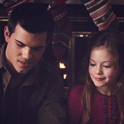 TwiSagaForever's tweet image. #JacobNessiePict #TSFPict #BDP2 cutee Nessiee...