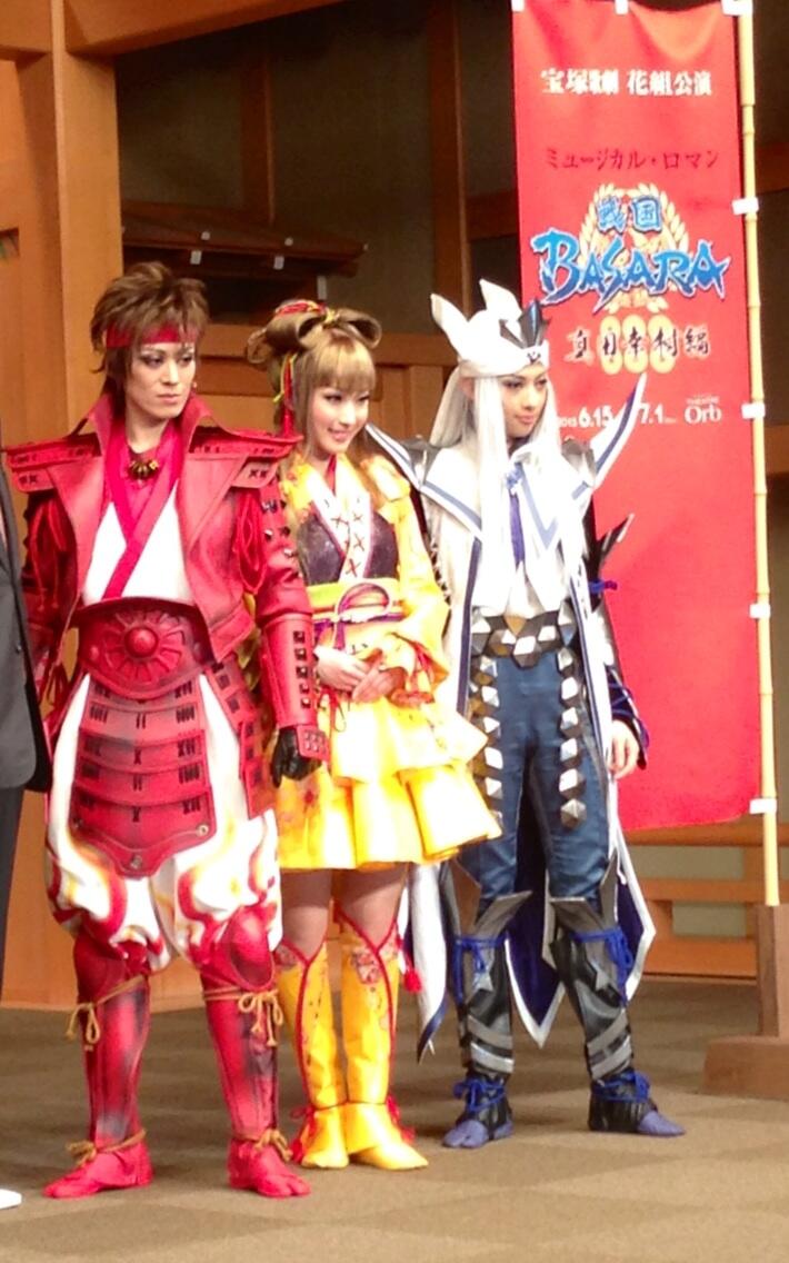 ノンノ Nonno Twitterissa 宝塚歌劇団花組東急シアターオーブ公演 戦国basara の制作発表 写真は真田幸村役のトップスター蘭寿とむさん オリジナルヒロインいのり役の蘭乃はなさん 上杉謙信役の明日海りおさん ゲームから飛び出したような ノンノ Nonno Twitterissa 宝塚歌劇団花組東急シアターオーブ公演 戦国basara の制作発表 写真は真田幸村役のトップスター蘭寿とむさん オリジナルヒロインいのり役の蘭乃はなさん 上杉謙信役の明日海りおさん ゲームから飛び出したような