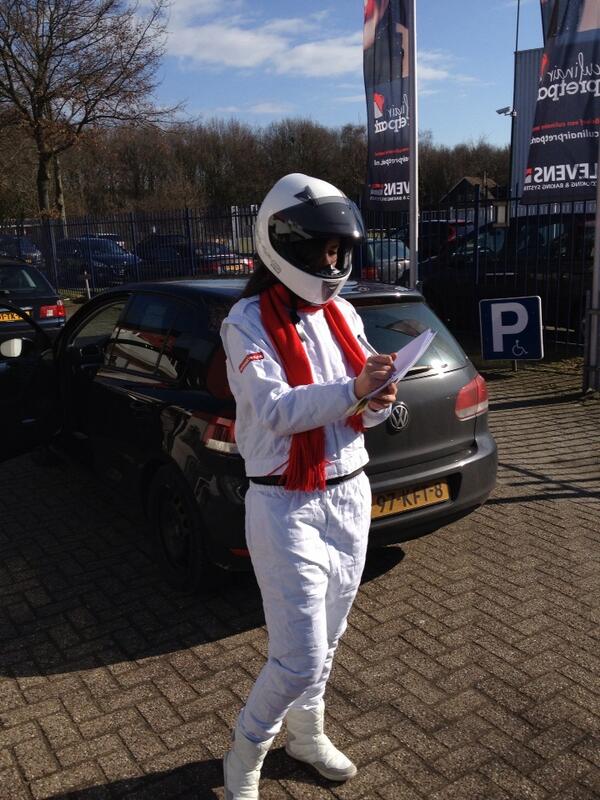 De auto van de bezoekers van de Nationale Lunchroomdag wordt geparkeerd door echte Stiggs #nld2013
