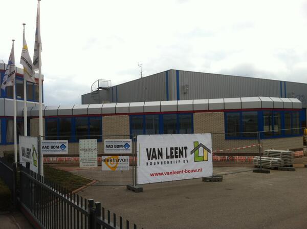 vanLeentBV's tweet photo. De aanbouw geheel in dezelfde stijl als het bestaande gebouw voor @valksystemen te Monster is bijna gereed! http://t.co/Pv2Cwin6rv