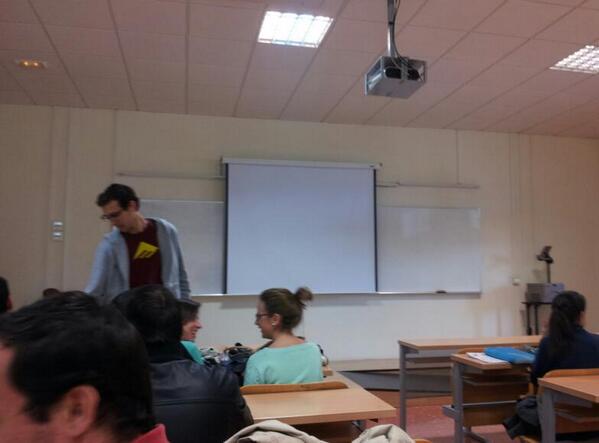 barquitoUGR's tweet photo. Ultima clase de historia de las ideas antes de zarpar, grumetes!!! http://t.co/xgcGH8AYwy