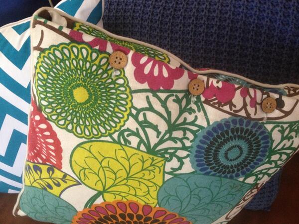 danyacox's tweet photo. @PhilandAmity. We have the same cushion. Obviously we share excellent taste. #theblockallstars http://t.co/pbpA3uAnPA