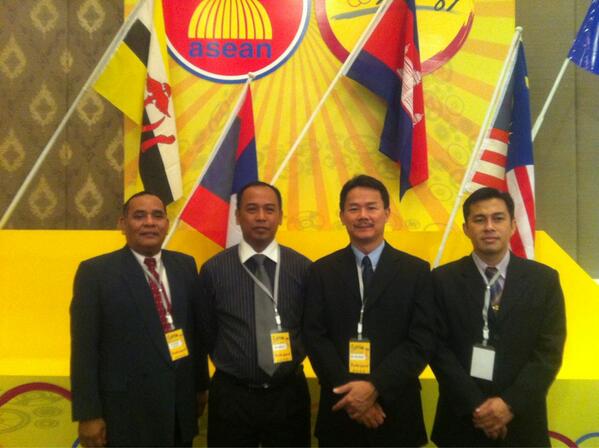 tanth66's tweet photo. Hadir symposium di Bangkok di biayai oleh the Office of Justice Affair, Thailand http://t.co/adyovVgUDV