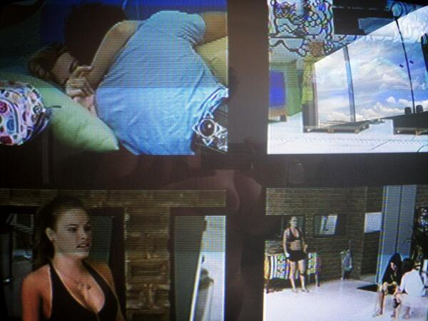 fvmpxx's tweet image. Olha ai, no 1º quadrado a melação dos dois! Principalmente da parte do André! #BBB13 #foraANDRÉ