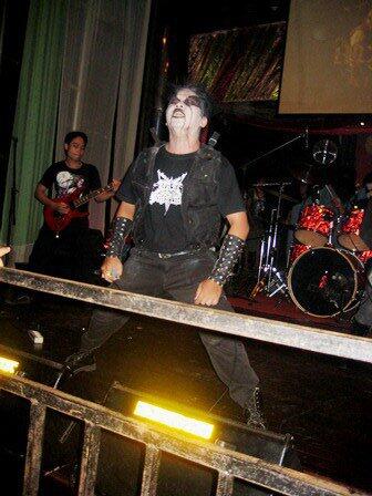 wow... inilah kami ketika di stage... 
penasaran dengan lagu kami? ini silahkan dinikmati : soundcloud.com/balzabuth-bali