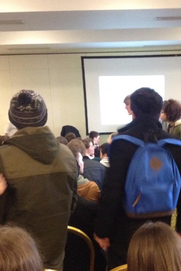 TomD_M's tweet image. Spotted: two very very indie individuals at the Oxbridge conference #beanie #evendistribution @rye_gwill