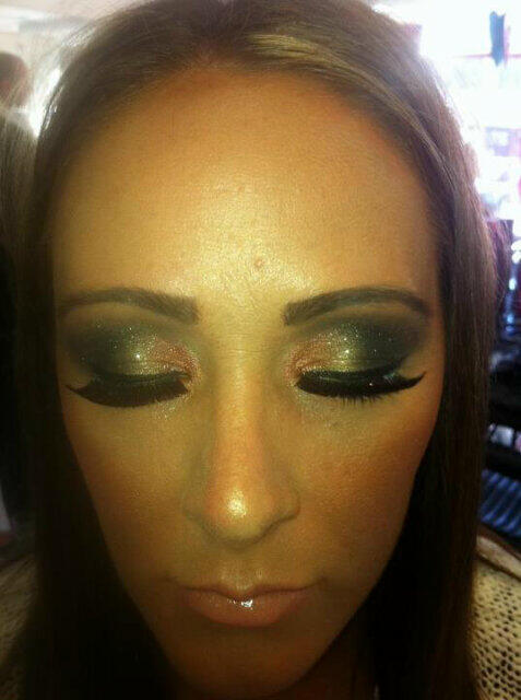 MUArobyn's tweet photo. My besto leannes make up #outout http://t.co/hQ4uOwirFD