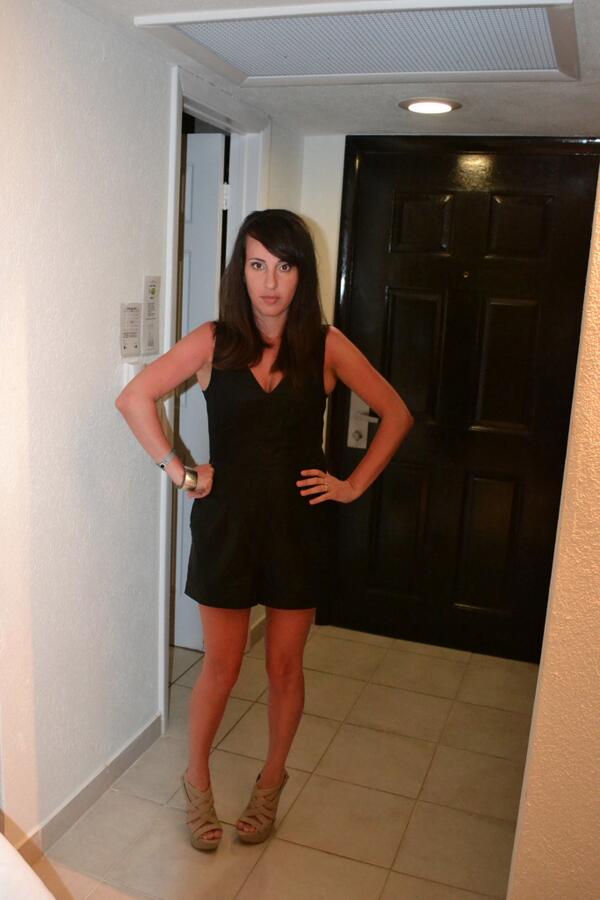 VickyBaftiri's tweet image. #awkward #notreadypose