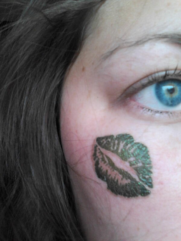 Im so hungover and guess what I cant get off my face from yesterday? #yep #whiskygrlprobs