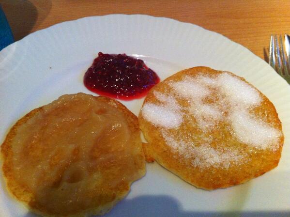 Feti66's tweet photo. LUST auf  Kartoffelpuffer mit Zucker, Apfelmus und Himbeermarmelade..... :-) http://t.co/oBu8obZ5om